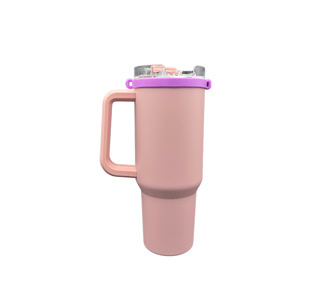 Élastique lilas porté sur une gourde
