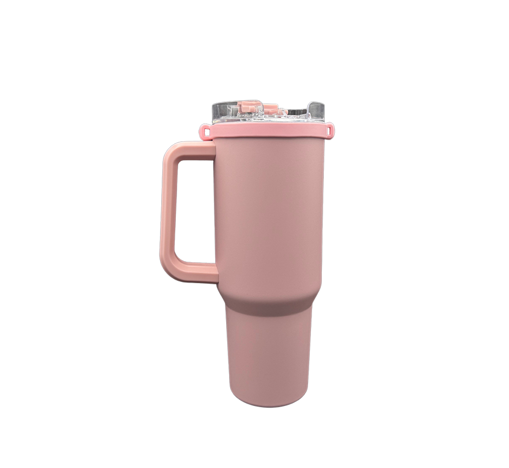 Élastique rose poudré porté sur une gourde